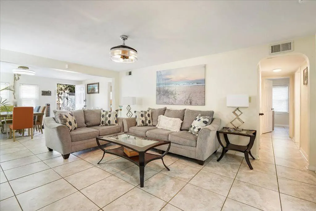 5 Minutes Walk To Beach 4Br/2Baths Daytona Beach Сasa de vacaciones